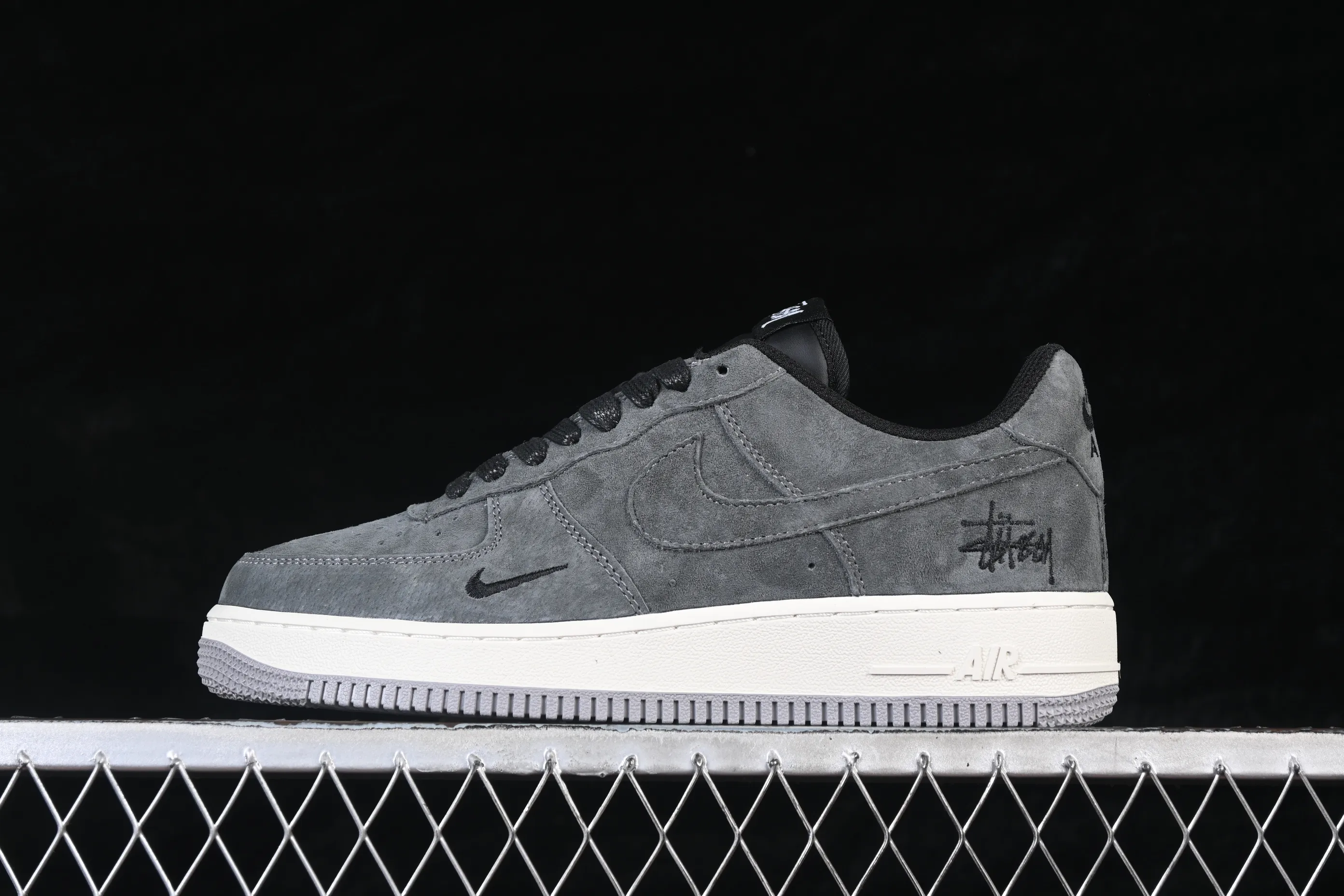 All categories Nk Air Force 1 Air Force series Nk Air Force 1 Low Air Force low-top Nike Air Force 1'07 Low Stussy co-branded charcoal gray elegant white Air Force 1 low-top casual sneakers DV5477-401